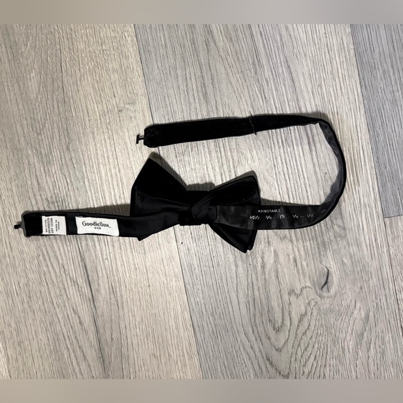 Goodfellow & Co Elegant Black Velvety Bow Tie - Adjustable - Picture 2 of 6